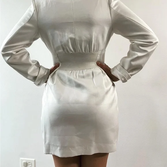 Beautiful white dress - Picture 3 of 3